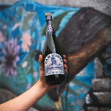 Load image into Gallery viewer, Van Hunks MCC Brut Sparkling Wine 750ml